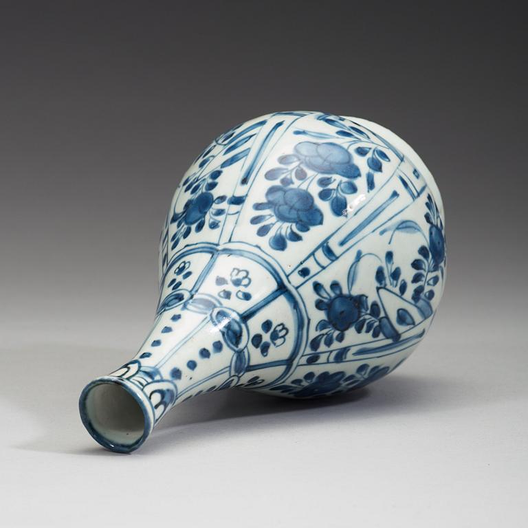 A blue and white porcelain bottle vase, Ming dynasty, Wanli (1572-1620).