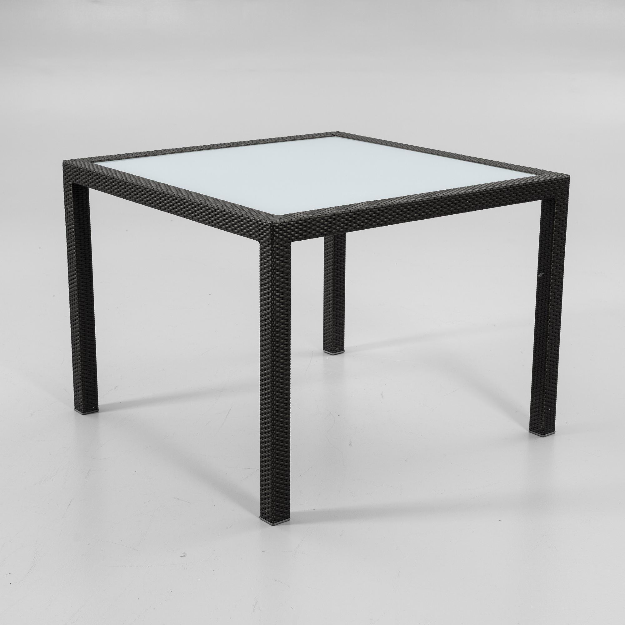 Trädgårdsbord, Dedon, 2000-tal.