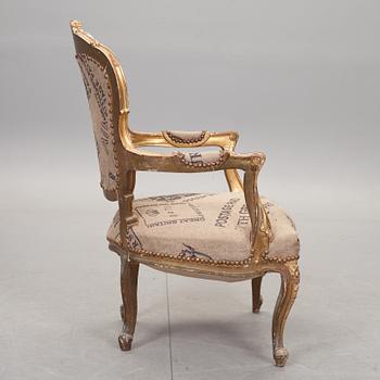 KARMSTOL, rokokostil. 1900-talets andra hälft.