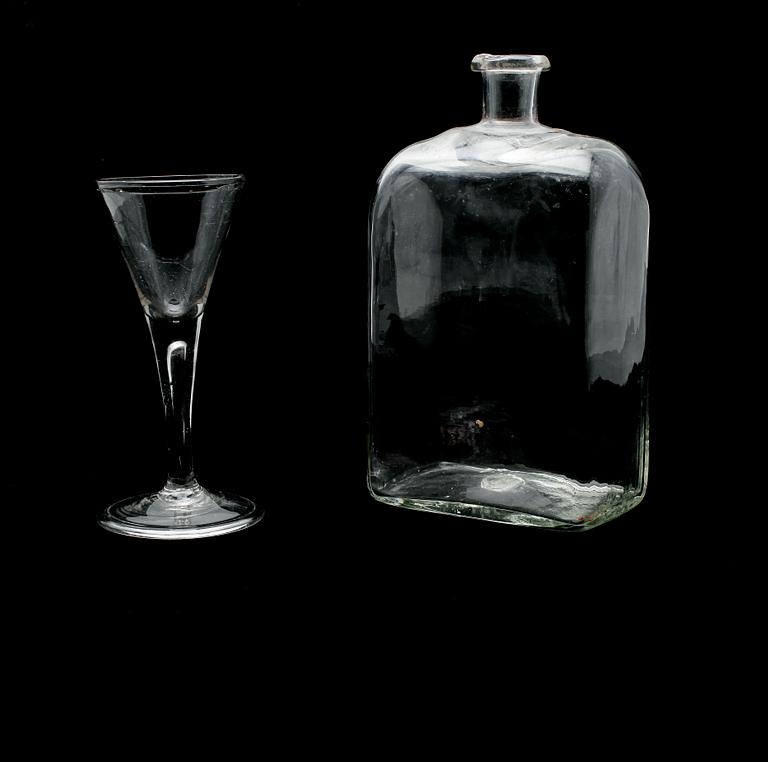 VINGLAS OCH BRÄNNVINSPLUNTA, glas, 1800-talets första hälft.
