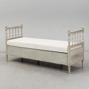 BÄNK, sengustaviansk, omkring år 1800.