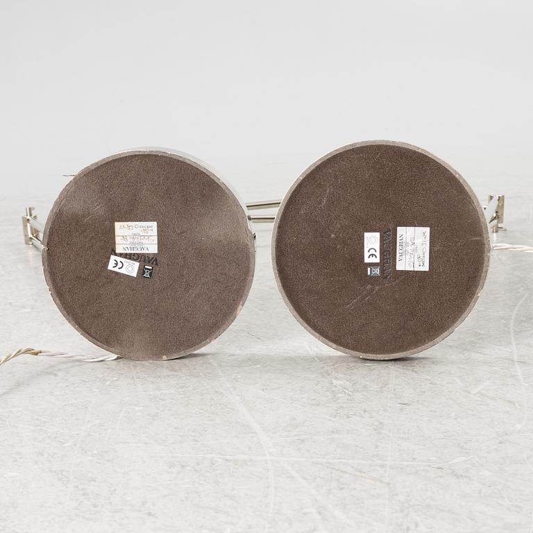 Michael & Lucy Vaughan, golvlampor, ett par "Faringdon", samtida.