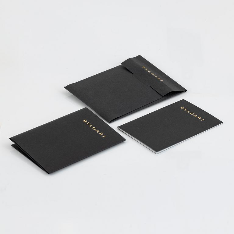 A Bulgari "Parentesi" pendant with a chain.