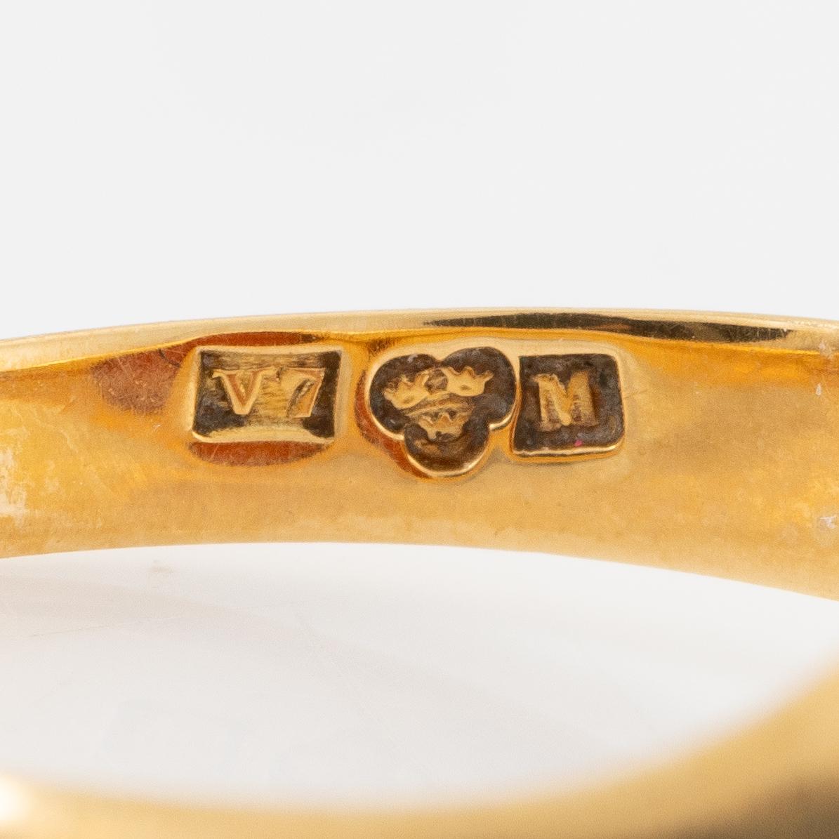 Ring, signet ring, 18K gold with carnelian.