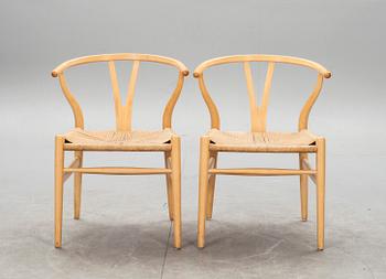 KARMSTOLAR, 2 stycken, Hans J Wegner, "Y-stolen", Carl Hansen & Son, Danmark. 1900-talets andra hälft.