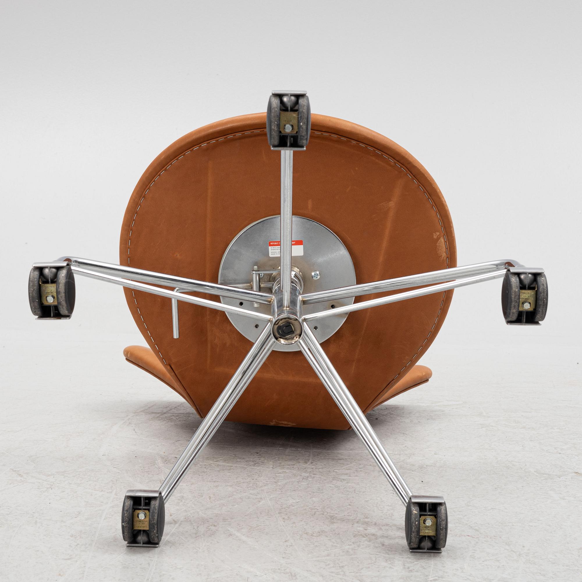 Arne Jacobsen, skrivbordsstol "Sjuan", Fritz Hansen, Danmark. 2005.