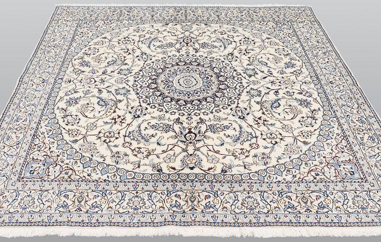 A part silk Nain carpet, so-called 9 LAA, approx. 197 x 195 cm.