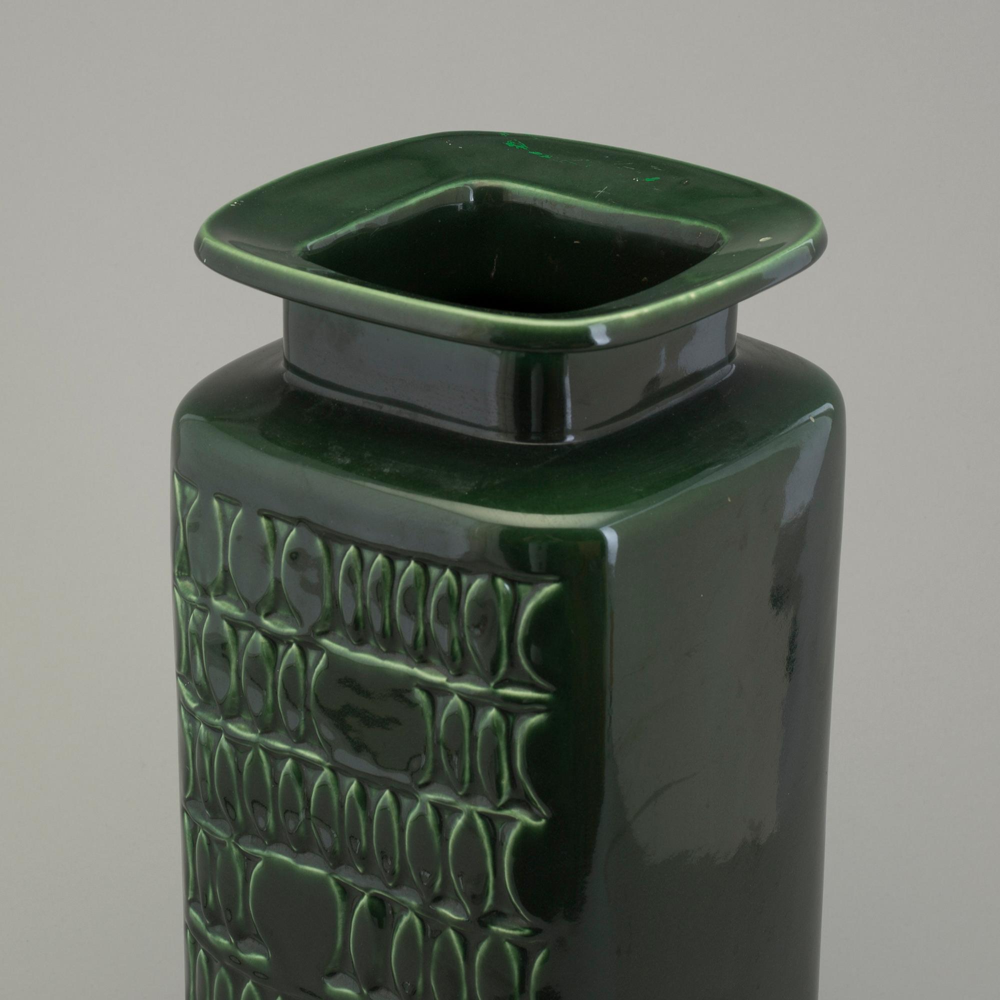 CHRISTINA FIEDLER, "Mistel" vas, keramik, Bo Fajans, 1900-talets andra hälft.