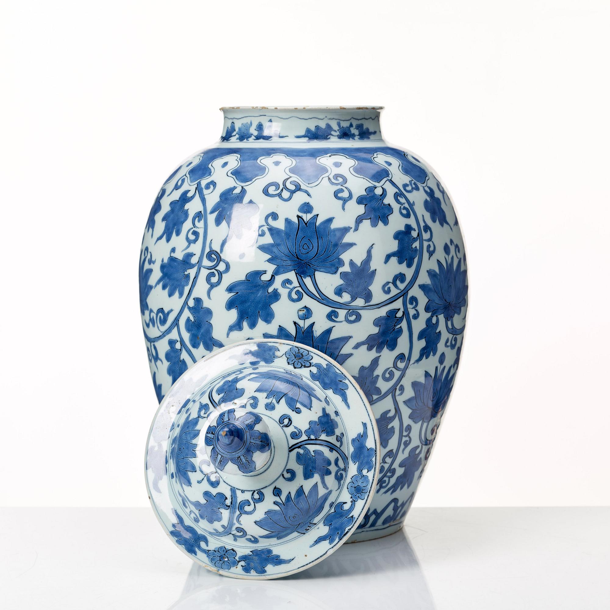 A Delft faiance jar, 18th Century.