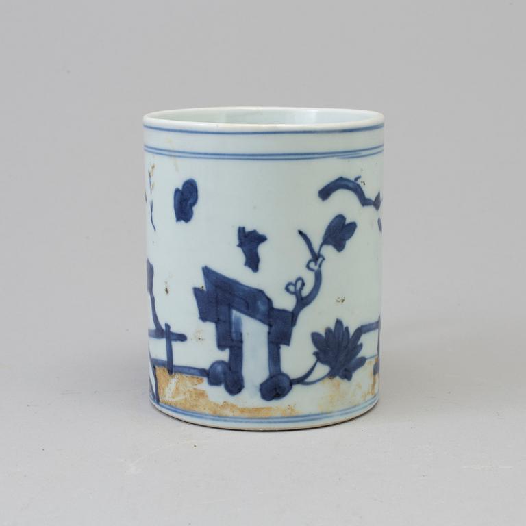 A blue and white jug, Qing dynasty, Qianlong (1736-95). 'Nanking Cargo'.