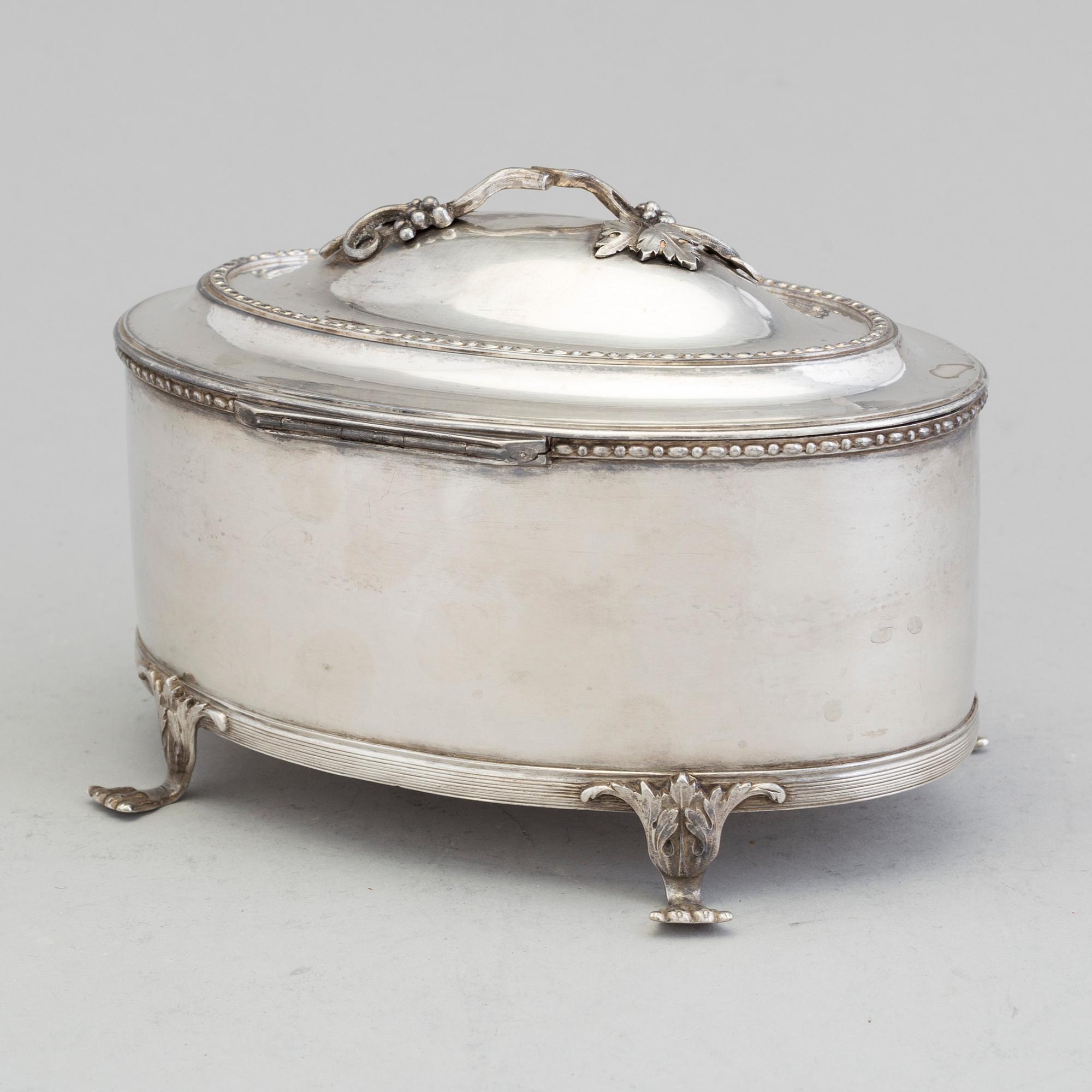 A silver sugar box by ADOLF ZETHELIUS, Stockholm 1814.