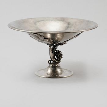 SKÅL PÅ FOT, silver, K Andersson, Stockholm, 1924, vikt 415 gram.