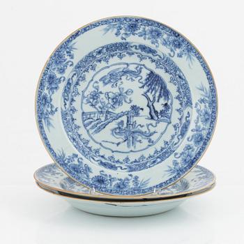 Three blur and white porcelain plates, China, Yongzheng (1723-35).