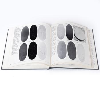 Böcker, 2 volymer, "Fontana - Catalogo generale I-II", Enrico Crispolti, Edizioni Electa, Milan,1986.