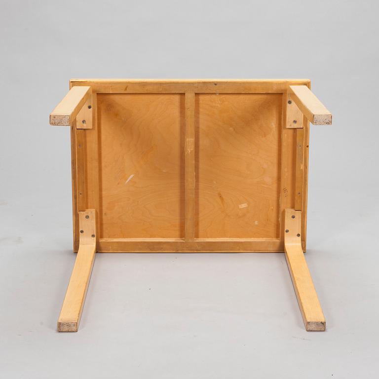 Alvar Aalto, A mid-20th century table for O.Y. Huonekalu- ja Rakennustyötehdas A.B.