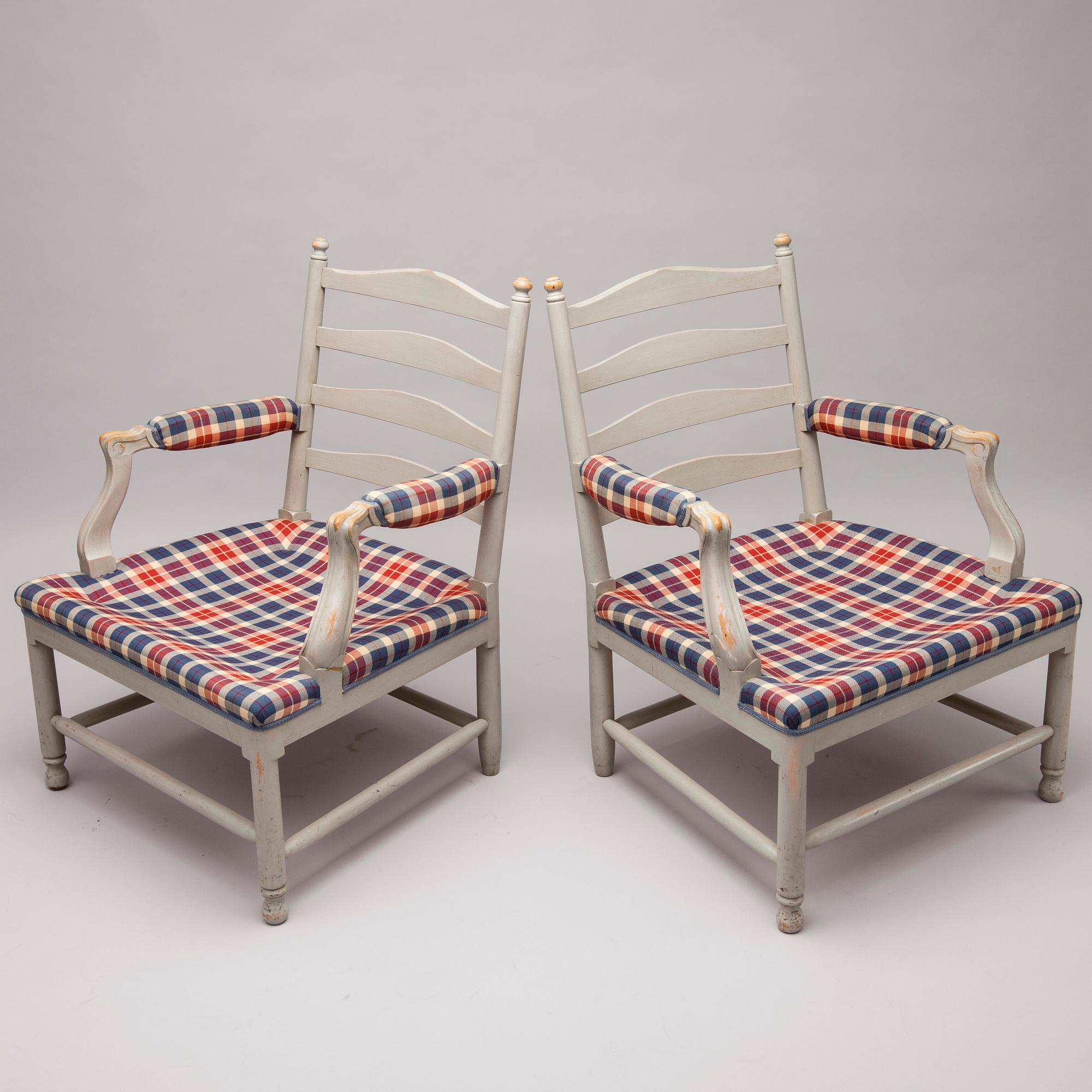 FÅTÖLJER, ett par, s.k. Gripsholms-modell, 1900-talets senare hälft.