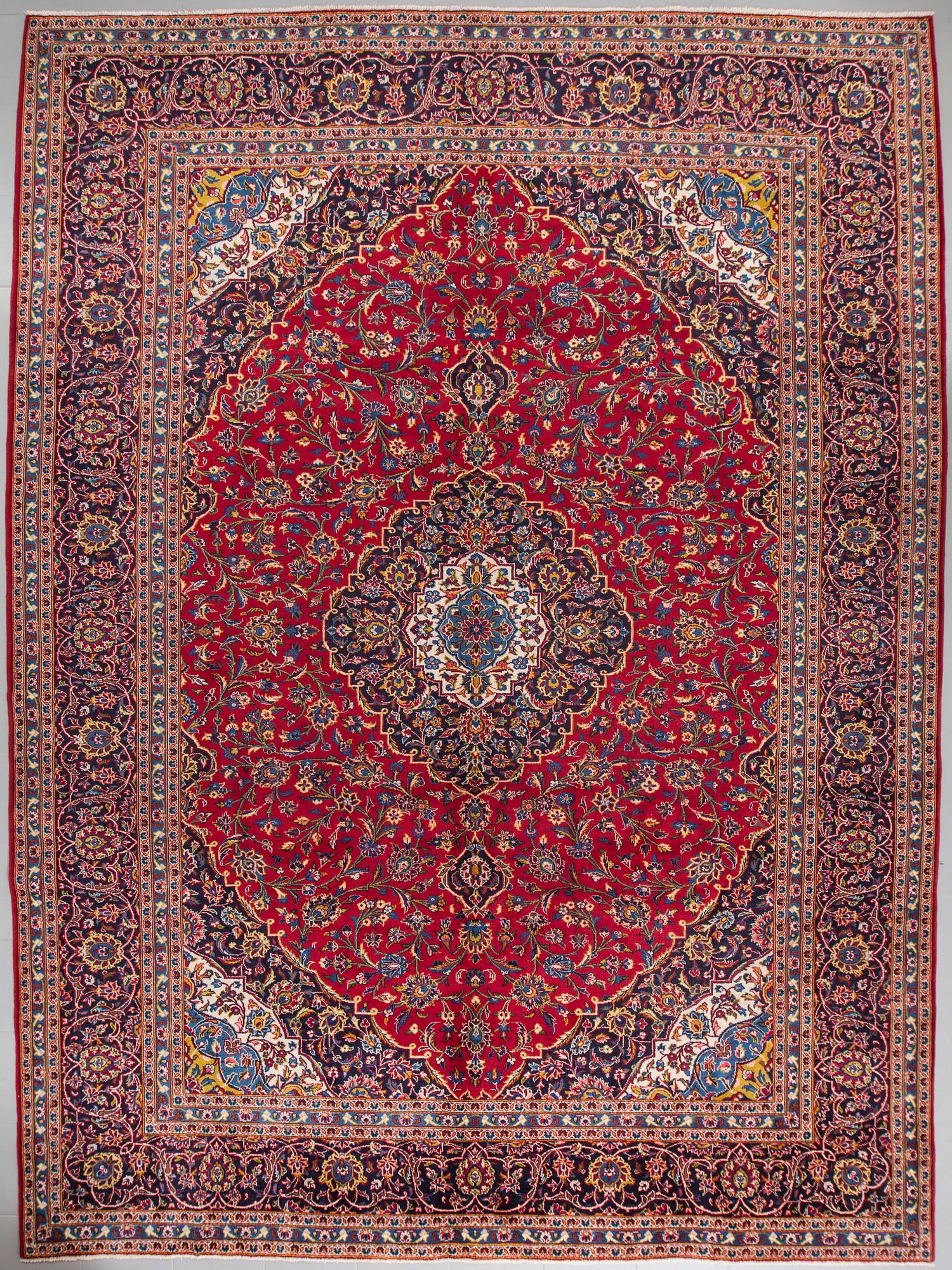 A KESHAN RUG, 401 x 300 cm.