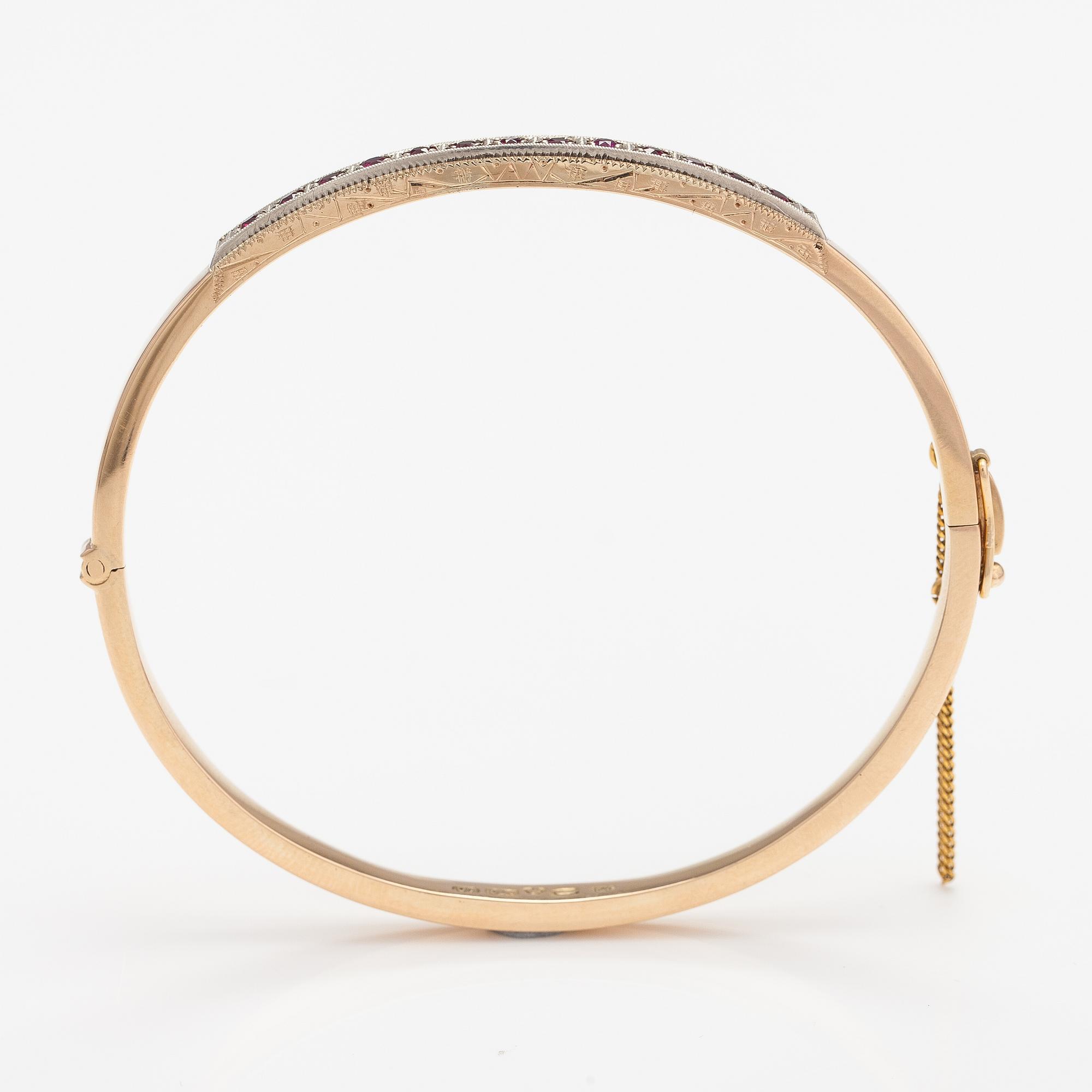 Armband, 14K guld, syntetiska rubiner. Tarkkanen Oy, Helsingfors 1959.