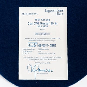 Relief, a pair, silver 999/1000, numbered 456 and 457/3000, Lagerströms Silver AB, Norrtälje 1976.