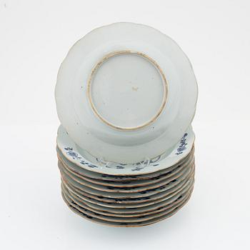 A set of 12 blue and white soup dishes, Qing dynasty, Qianlong (1736-95).