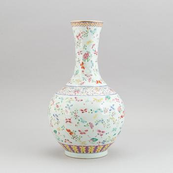 A Chinese famille rose vase, second half of 20th Century.