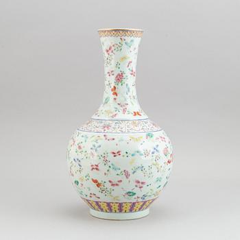 A Chinese famille rose vase, second half of 20th Century.