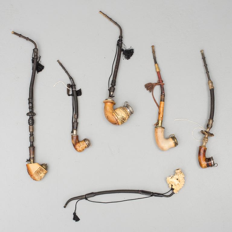 PIPOR, 6 st, b la sjöskumspipor, 1800/1900-tal.