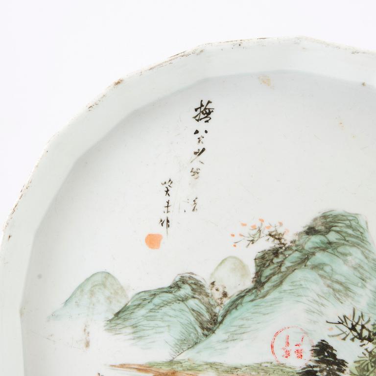 A set of two Chinese porcelain trays, 20th century.