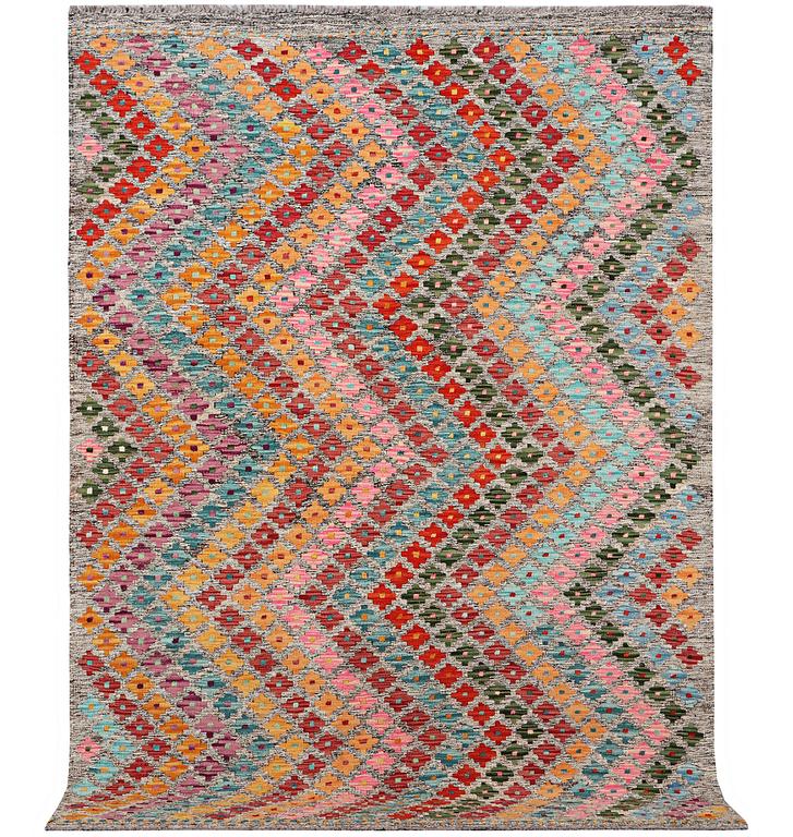 A kilim rug, c. 210 x 154 cm.