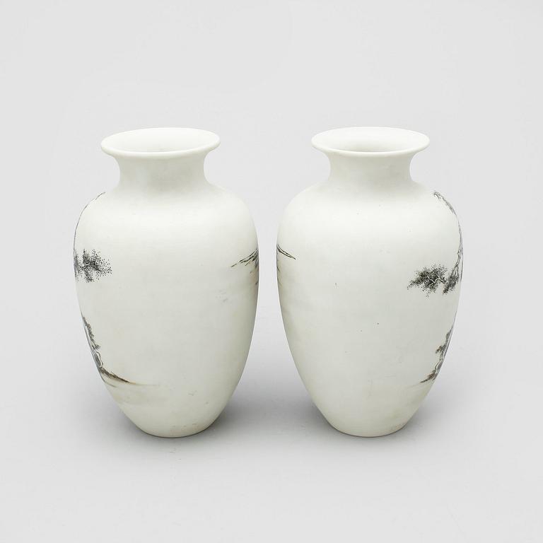 VASER, ett par, porslin, Kina, 1900/2000-tal.