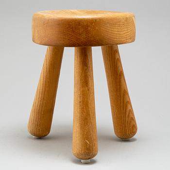 An oak stool by Ingvar Hildingsson, late 20th century.