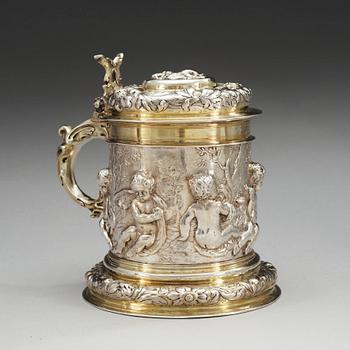 A German 17th century parcel-gilt tankard, makers mark of Johann Brockmer, Hamburg 1662-1685.