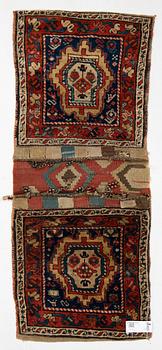 Sadeltäcke, antikt orientaliskt, 135 x 55 cm.
