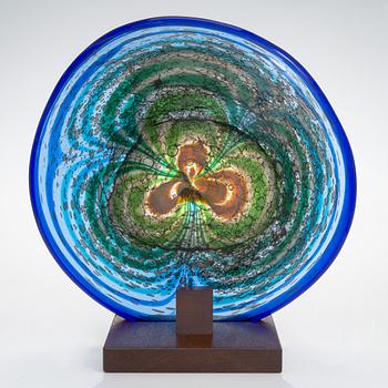 Björn Weckström, a decorative glass plate signed Björn Weckström Nuutajärvi Notsjö -77.