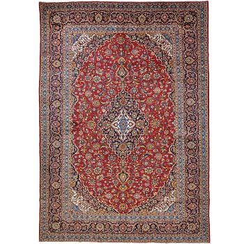 A carpet, Kashan, ca 425 x 315 cm.