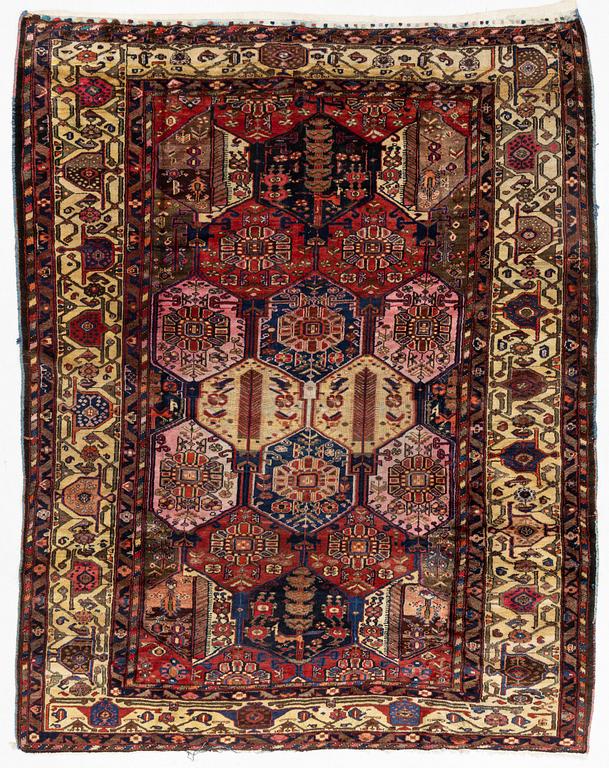 Rug, Chahar Mahal Bakhtiari, antique/semi-antique, approx. 330 x 251 cm.