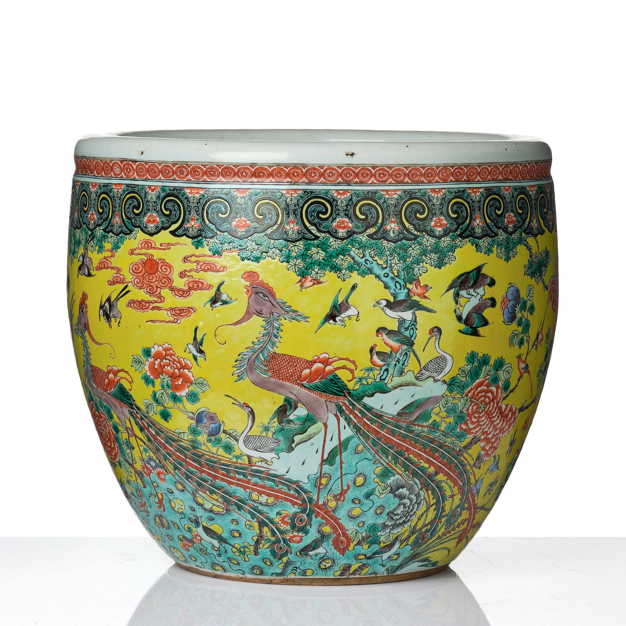 A large yellow ground '100 birds' fish basin, Qing dynasty, 19th century.