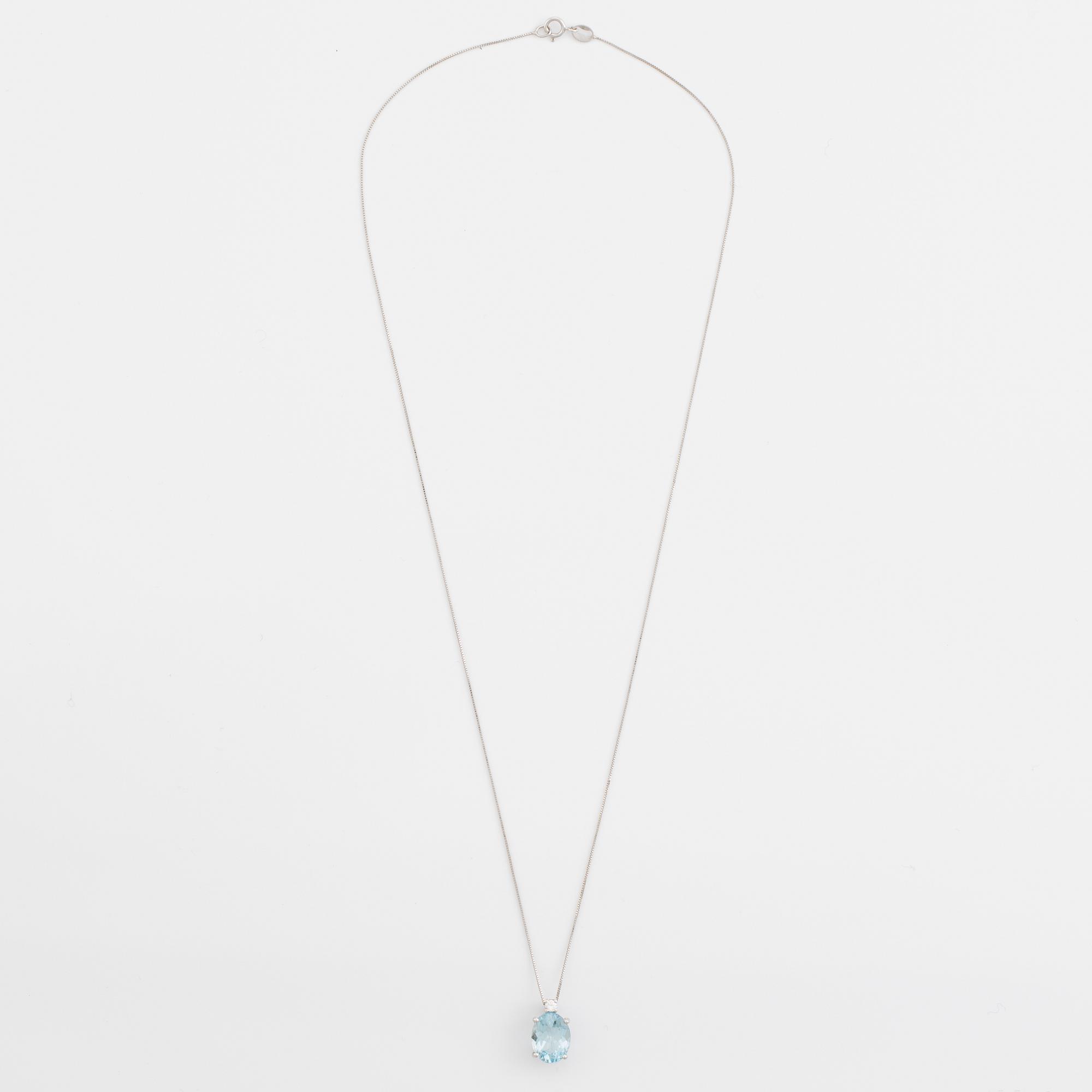Collier, med fasettslipad oval akvamarin  och briljantslipad diamant.