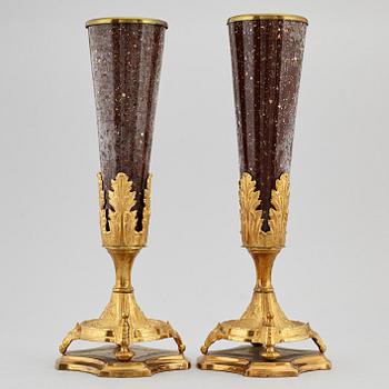 VASER, ett par, empirestil, 1800-tal.