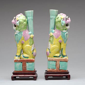 A pair of famille rose candle holders/censers, Qing dynasty, 19th Century.