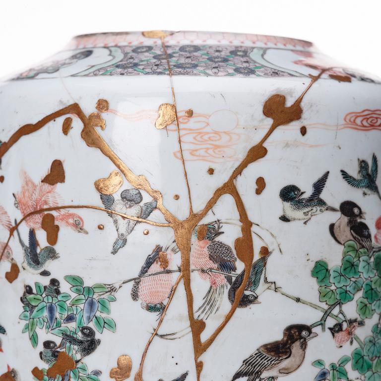 Vas, porslin. Kina, Qingdynastin, Kangxi (1662-1722).