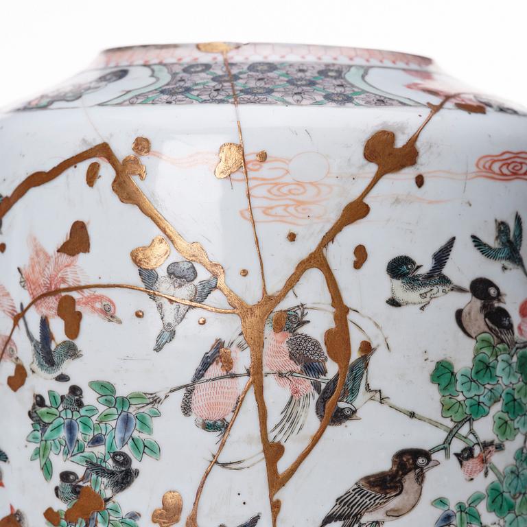 A famille verte vase, Qing dynasty, Kangxi (1662-1722).