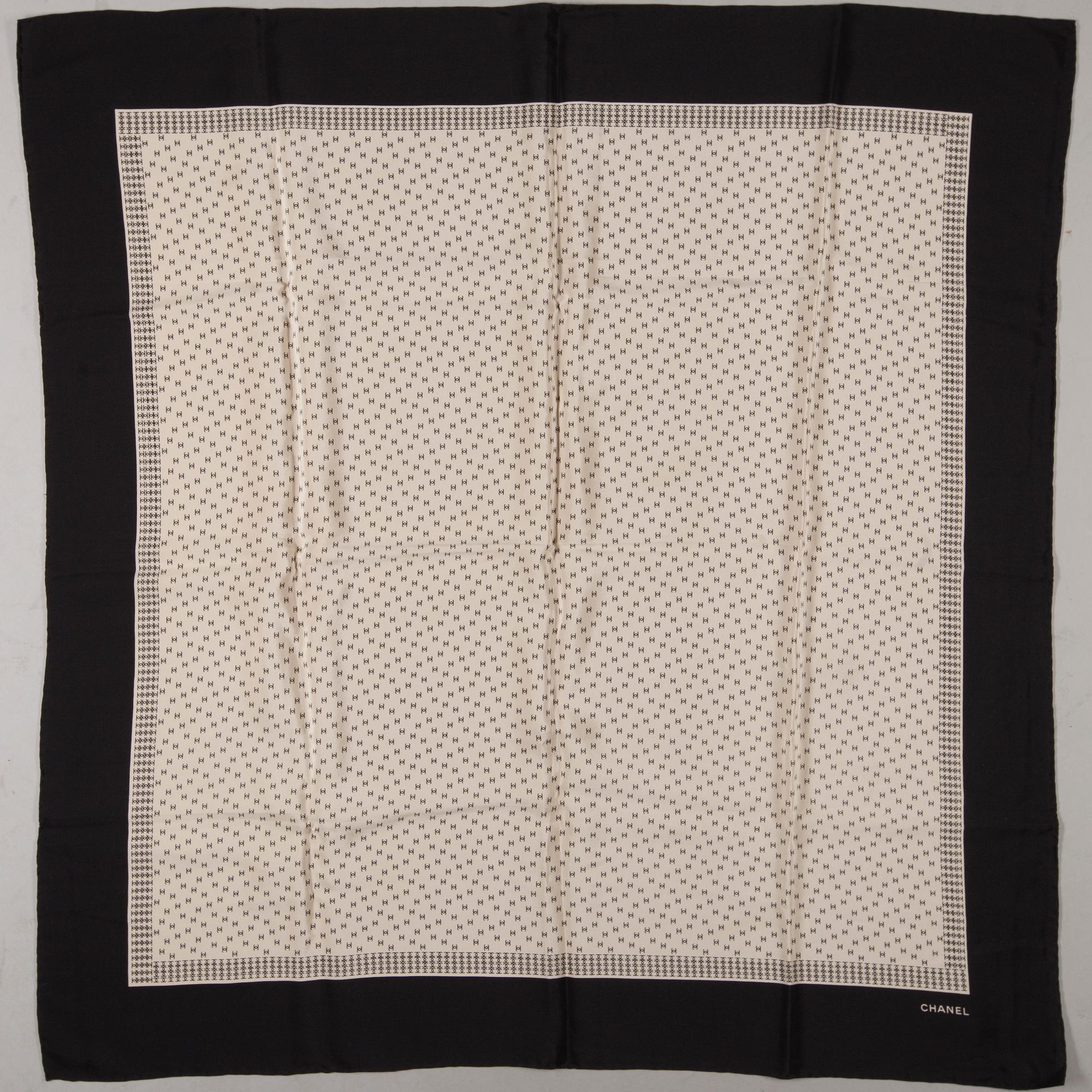 SCARF, Chanel.