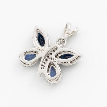 Hänge, 14K vitguld med navettslipade safirer och små diamanter i form av fjäril.