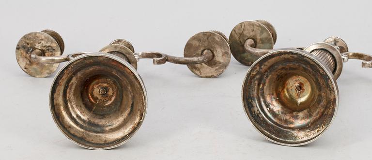 LJUSSTAKAR, ett par, nysilver, Louis XVI-stil, 1900-talets första hälft.