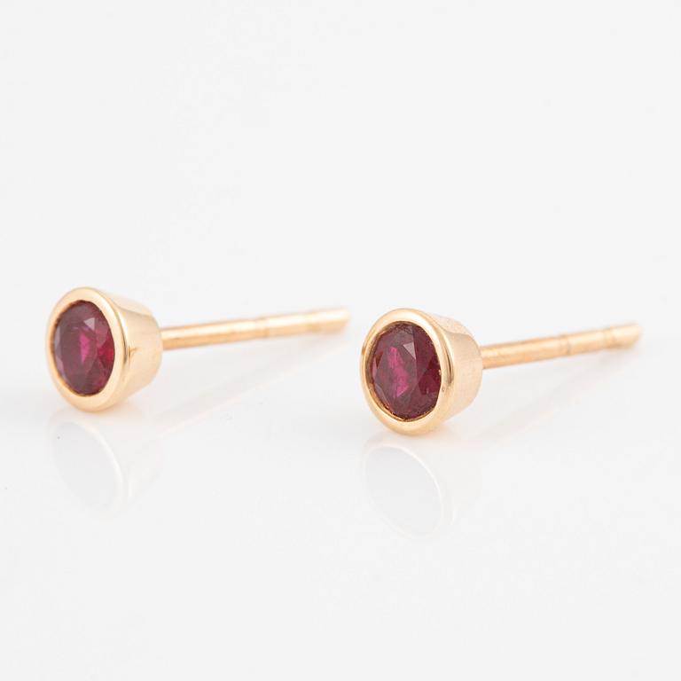 Earrings and ring, 18K gold with rubies. Sandström de Wit.