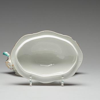 TERRIN med LOCK och FAT, porslin. Meissen, 1700-tal.