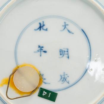 Two 18th-century Chinese porcelain dishes.