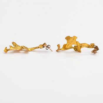 Björn Weckström, A pair of 14K gold earrings "Flamingo". Lapponia 1969.