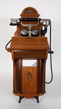 VÄGGTELEFON.